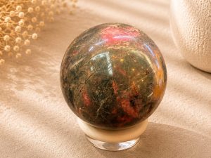 Sphère en Rhodonite Naturelle sur Socle – Pierre de Guérison Émotionnelle et d’Harmonie 500Gr