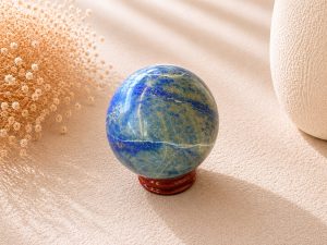 Sphère en Lapis-Lazuli Naturel sur Socle – Pierre de Sagesse, Intuition et Communication 376Gr